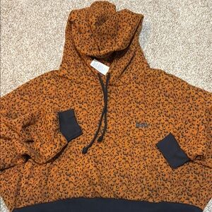 Levi’s women’s laundry day crop hoodie leaprd print size L